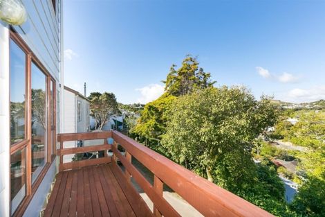 Photo of property in 6a Stella Grove, Newlands, Wellington, 6037