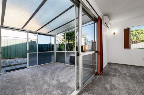Photo of property in 41 Kohekohe Street, New Lynn, Auckland, 0600