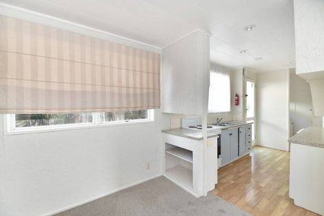 Photo of property in 5 Walton Street, Red Beach, 0932