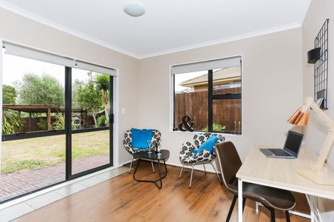 Photo of property in 11 Ina Ville Drive, Pukekohe, 2120