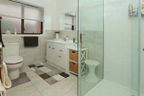 Photo of property in 104 Rathgar Road, Henderson, Auckland, 0610