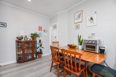 Photo of property in 70 Savoy Road, Glen Eden, Auckland, 0602