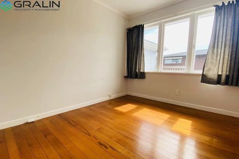 Photo of property in 5 Murray Road, Te Atatu Peninsula, Auckland, 0610