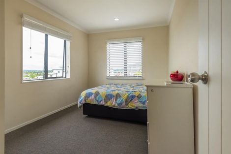 Photo of property in 48 Kirikiri Drive, Papakura, 2110