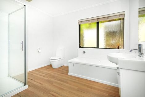 Photo of property in 32 Mount Marua Drive, Timberlea, Upper Hutt, 5018