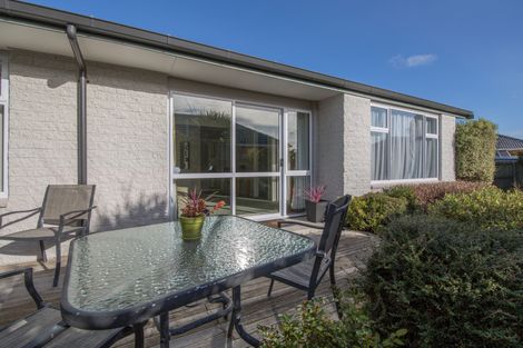 Photo of property in 6 Shirldale Place, Avonhead, Christchurch, 8042