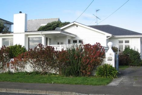 Photo of property in 52 Forres Street, Seatoun, Wellington, 6022