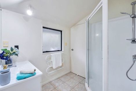 Photo of property in 2/12 Philip Place, Hillcrest, Auckland, 0627