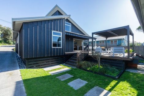 Photo of property in 6 Kent Avenue, Waitarere Beach, Levin, 5510