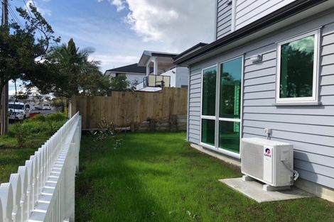 Photo of property in 2a Sherwood Avenue, Te Atatu South, Auckland, 0610