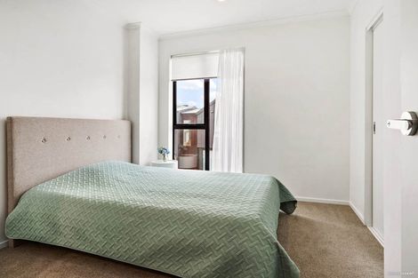 Photo of property in 93 Waipuhinui Way, Wiri, Auckland, 2104