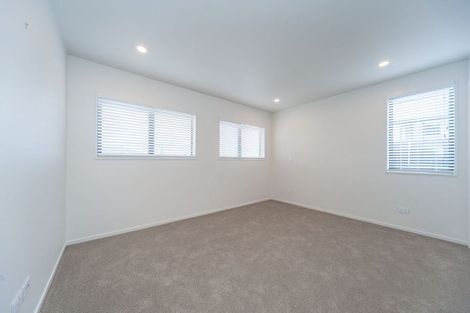 Photo of property in 33 Oakum Road, Whitby, Porirua, 5024