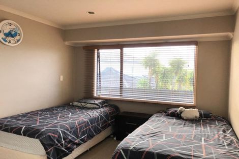 Photo of property in 11 Dairyland Drive, East Tamaki Heights, Auckland, 2016