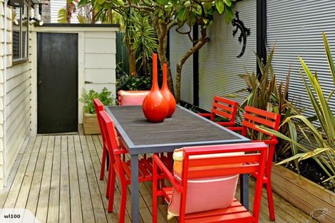 Photo of property in 15 Sunnynook Road, Forrest Hill, Auckland, 0620