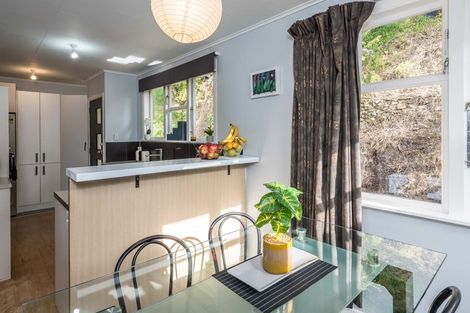 Photo of property in 123 Newlands Road, Newlands, Wellington, 6037