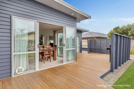 Photo of property in 5 Chestnut Close, Kelvin Grove, Palmerston North, 4414