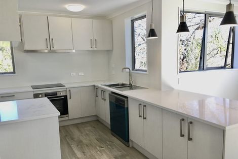 Photo of property in 2d/4 Sunnynook Road, Sunnynook, Auckland, 0620