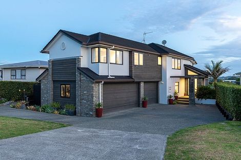 Photo of property in 36 Knights Road, Rothesay Bay, Auckland, 0630