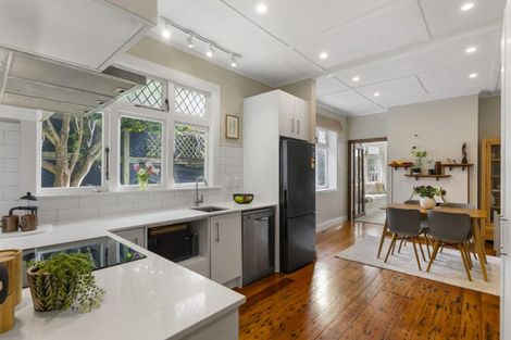 Photo of property in 10 Burma Road, Khandallah, Wellington, 6035