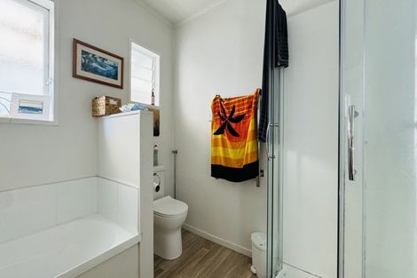 Photo of property in 18a Sylvan Crescent, Te Atatu South, Auckland, 0610
