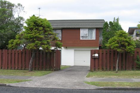 Photo of property in 2/18 Sartors Avenue, Northcross, Auckland, 0630