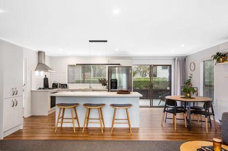 Photo of property in 19 Seagull Place, Whitby, Porirua, 5024