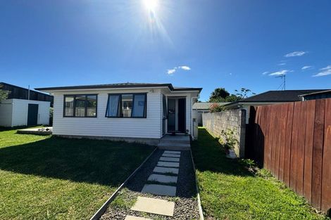 Photo of property in 20 Tamariki Avenue, Kelston, Auckland, 0602