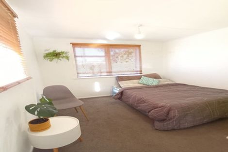 Photo of property in 1 Hughan Place, Carterton, 5713