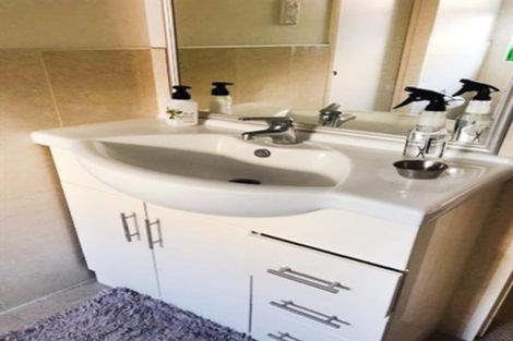 Photo of property in 21 Heidi Crescent, Flat Bush, Auckland, 2016