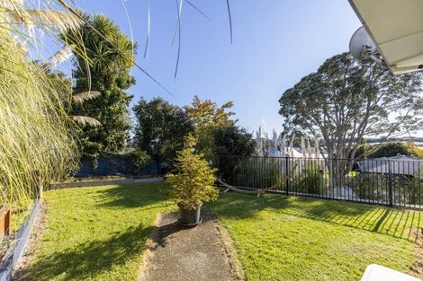 Photo of property in 52 Queens Road, Glen Avon, New Plymouth, 4312