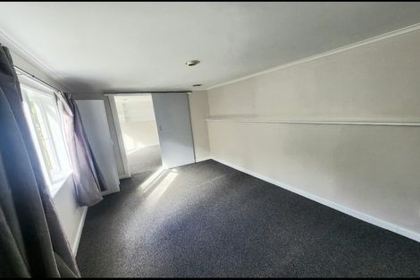 Photo of property in 19 Governor Road, Northland, Wellington, 6012