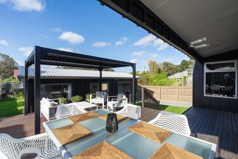 Photo of property in 6 Kent Avenue, Waitarere Beach, Levin, 5510