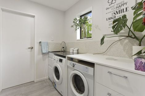 Photo of property in 10 Pyatt Place, Redwood, Christchurch, 8051