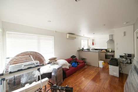 Photo of property in 2/70 Hogans Road, Glenfield, Auckland, 0629