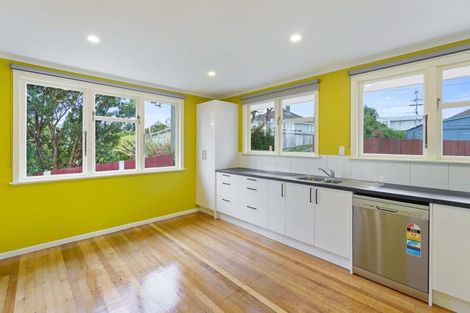 Photo of property in 5 Cheshire Street, Cannons Creek, Porirua, 5024