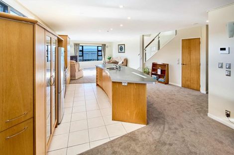 Photo of property in Endeavour Apartments, 125u3 Thorndon Quay, Pipitea, Wellington, 6011