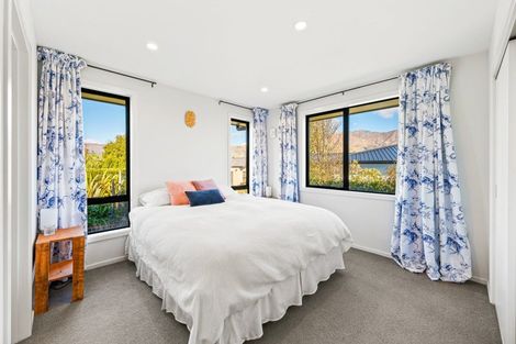 Photo of property in 19 Matipo Street, Wanaka, 9305