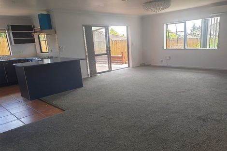 Photo of property in 18 Plumstead Rise, Glen Eden, Auckland, 0602