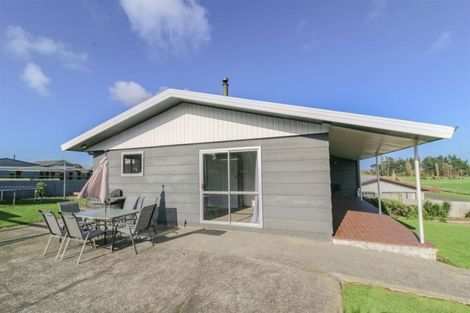 Photo of property in 16 Swinbourne Street, Waverley, 4510