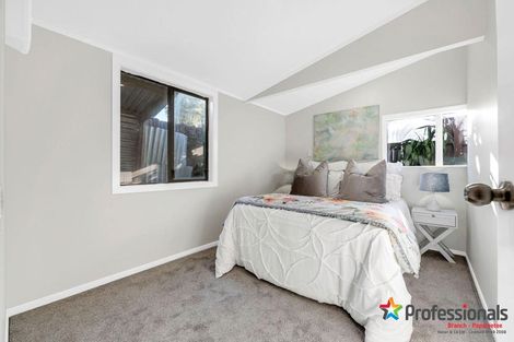 Photo of property in 4 Burlington Place, Manurewa, Auckland, 2102