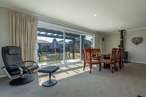 Photo of property in 20 Pegasus Place, Kelvin Grove, Palmerston North, 4414