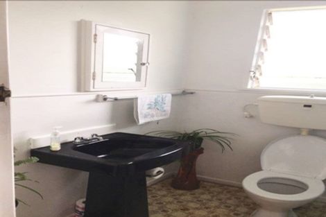 Photo of property in 31 Luckens Road, West Harbour, Auckland, 0618