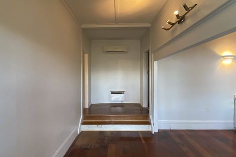 Photo of property in 98 Rolleston Street, Mount Cook, Wellington, 6021