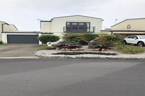 Photo of property in 52 Provence Esplanade, Te Atatu Peninsula, Auckland, 0610