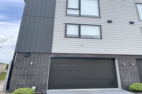 Photo of property in 3/504 Don Buck Road, Massey, Auckland, 0614