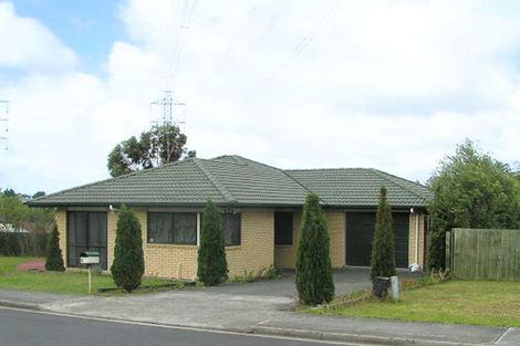 Photo of property in 2 Killygordon Place, Massey, Auckland, 0614