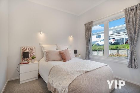 Photo of property in 23 Padnell Crescent, Paparangi, Wellington, 6037