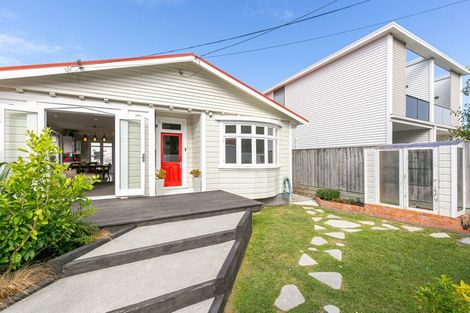 Photo of property in 55 The Parade, Island Bay, Wellington, 6023