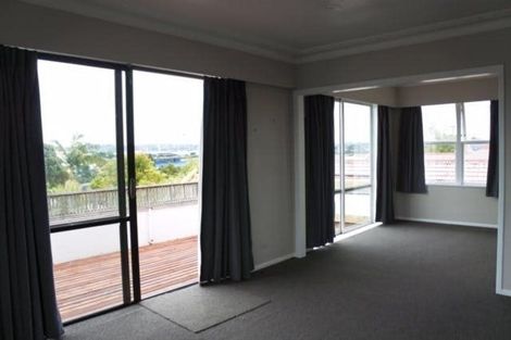 Photo of property in 33 School Road, Te Atatu South, Auckland, 0610