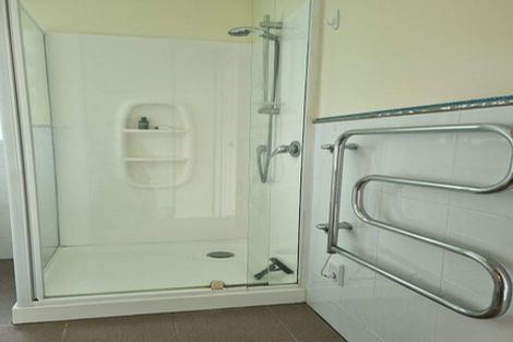 Photo of property in 28 Judkins Crescent, Cockle Bay, Auckland, 2014